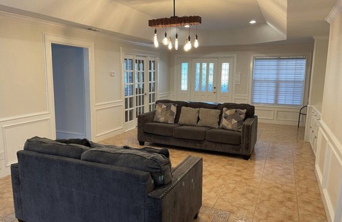 Mission Maison | Spacious freshly remodeled home.