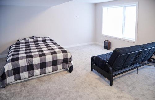 Ottawa Division Maison | Spacious Fully Finished Basement with Private Entrance