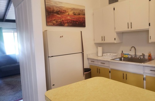 Miramonte Appartement | Spacious furnished 2 bedroom apartment available in a great central location !