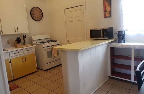 Miramonte Appartement | Spacious furnished 2 bedroom apartment available in a great central location !