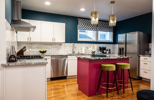 Buffalo Maison | Chic & Spacious! Game rm, Jungle rm, Bubble Chairs, Vinyl's, Patio, Prime area!