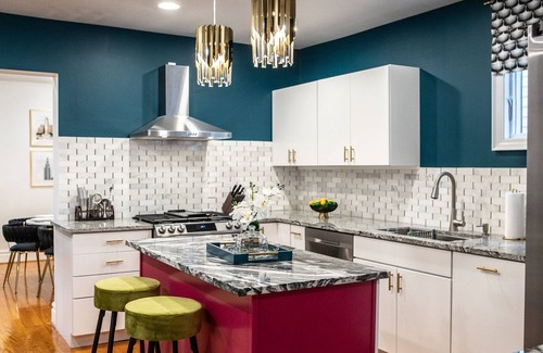 Buffalo Maison | Chic & Spacious! Game rm, Jungle rm, Bubble Chairs, Vinyl's, Patio, Prime area!