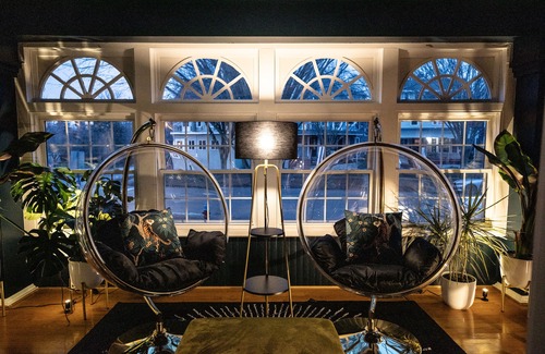 Buffalo Maison | Chic & Spacious! Game rm, Jungle rm, Bubble Chairs, Vinyl's, Patio, Prime area!