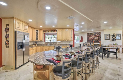 Glendale Maison | Spacious Glendale Home w/ Outdoor Kitchen!