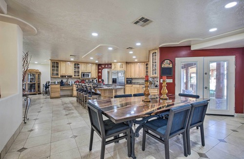 Glendale Maison | Spacious Glendale Home w/ Outdoor Kitchen!