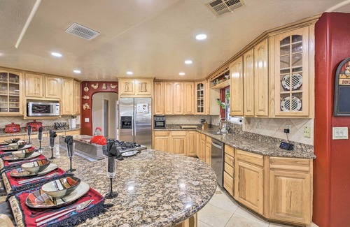 Glendale Maison | Spacious Glendale Home w/ Outdoor Kitchen!
