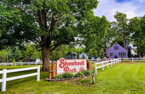 Chesaning Maison | Spacious Good-Value Accommodation! Free Parking, Pets Are Welcome!