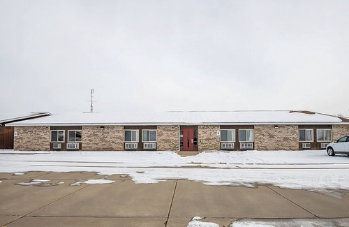 Chesaning Maison | Spacious Good-Value Accommodation! Free Parking, Pets Are Welcome!