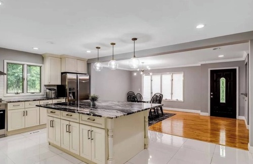 Fort Salonga Maison | Spacious Gorgeous Getaway perfect for family reunion or business