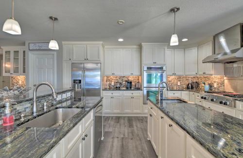 Granbury Maison | Spacious Granbury Home with Lakefront Outdoor Oasis!