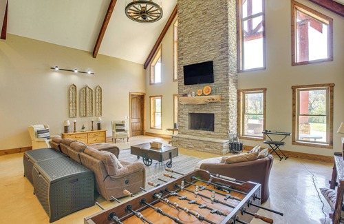 Celina Maison | Spacious Group Getaway Near Cumberland River!
