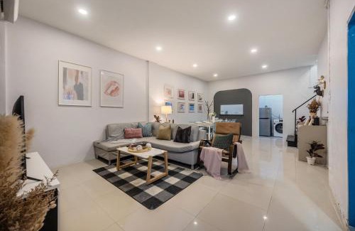 Chom Phon Maison | Spacious Haven Chatuchak Market 5BR 10 Sleeps RB1
