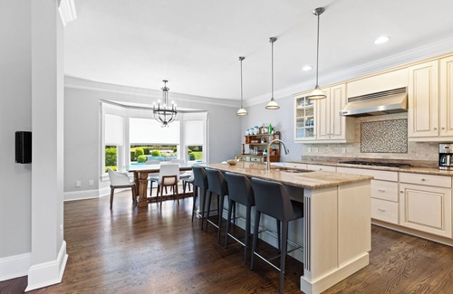 Quogue Maison | Spacious, Heated Pool, 2 Master Bedrooms close to Beaches, Shopping & Dining