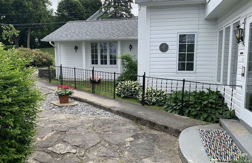 Limerick Maison | Spacieux Henderson Harbour Lakefront; Quai privé de 90 "; pêche Premier