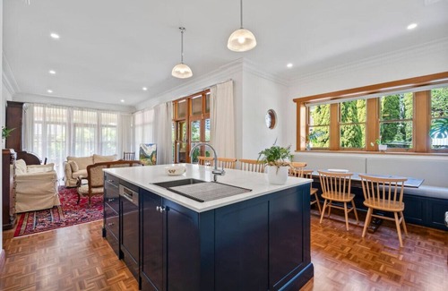 Moonee Ponds Maison | Spacious heritage home