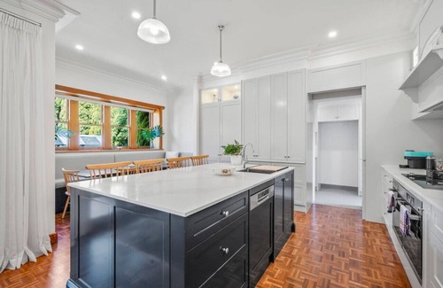 Moonee Ponds Maison | Spacious heritage home