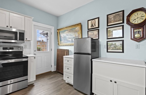 Springfield Appartement | Spacious Historic Escape | 4BR Luxury | Walk to Downtown & Landmarks