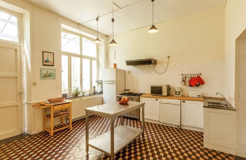 Comblain-la-tour Maison | Maison spacieuse en pierres du pays au centre du village de Comblain-la-Tour