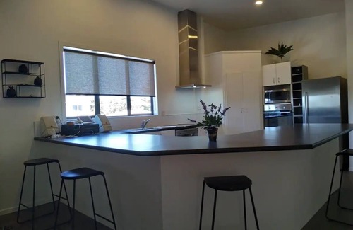 Bowentown Maison | Spacious Holiday Apartment with lovely views!
