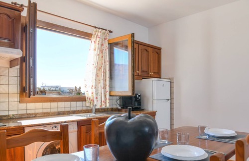 Caleta de Sebo Appartement | Spacious Holiday Apartment Flor " Seven" with Sea or Mountain View, Wi-Fi & Terrace