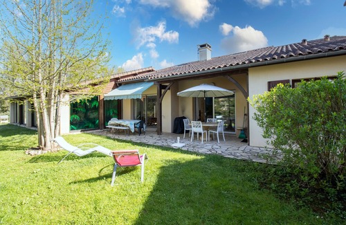 Cherveix-Cubas Villa | Gîte Piscine Et Jacuzzi Intérieurs