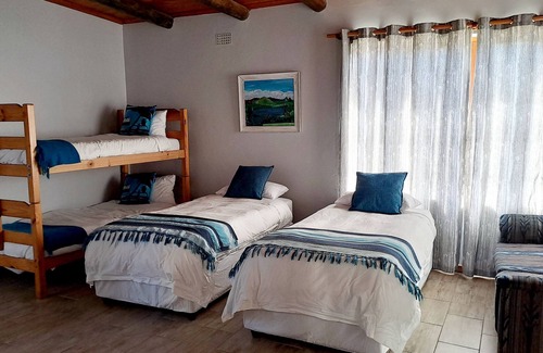 Struisbaai Maison | Spacious holiday home within walking distance from the beach and harbour.