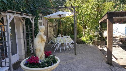 Celles Maison | Spacious holiday home with pool in pretty village