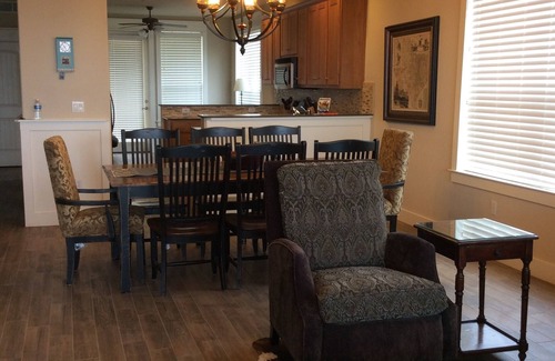 Jonestown Villa | Villa surplombant le magnifique lac Travis au Hollows Resort!