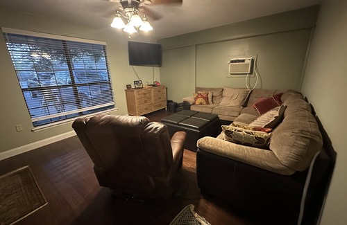 South Baton Rouge Maison | Spacious home. Close to LSU, shopping, hospitals, downtown. Pets welcome.