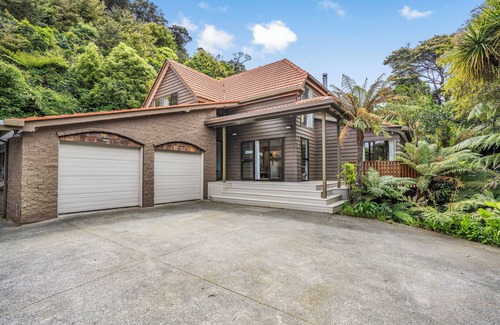 Lowry Bay Villa | Spacious Home for 6-8 great for Families & Friends, Dog Friendly!