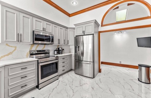 Sandalfoot Cove Maison | Spacious home for the whole family in Boca Raton. 10 min from the beach!