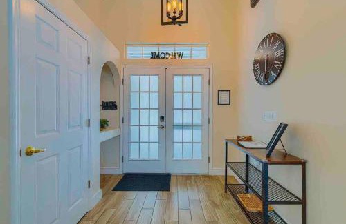 Minneola Maison | Spacious Home - Heated LED Pool & Ping Pong