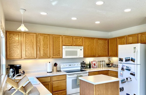 Jefferson Gardens Maison | Spacious home in Lakewood near downtown Denver