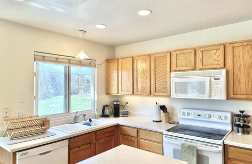 Jefferson Gardens Maison | Spacious home in Lakewood near downtown Denver