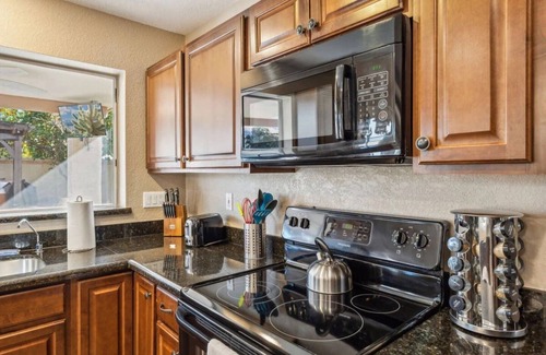 Glendale Maison | Spacious Home in Prime Location | Pool, Spa, Games