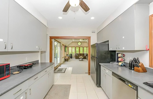 Lake Grove Maison | Spacious Home Located Close to Stony Brook!