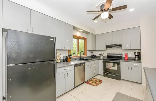 Lake Grove Maison | Spacious Home Located Close to Stony Brook!