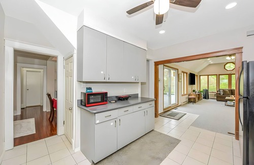 Lake Grove Maison | Spacious Home Located Close to Stony Brook!