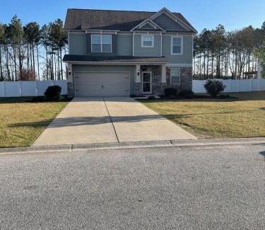 Elliott Maison | Spacious Home Near Shaw