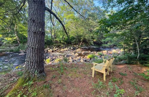 Tamworth Maison | Spacious Home on Bear Camp River in Tamworth!