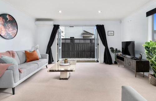 Tauranga Maison | Spacious home on landing drive