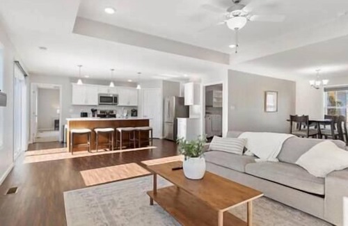 Urbana Maison | Spacious Home, Sauna, Fire Pit, King Bed, UIUC
