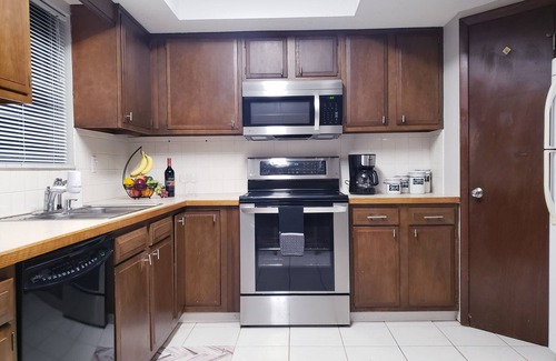 DeLand Maison | Spacious Home, Secluded Saltwater Pool, Central Location.