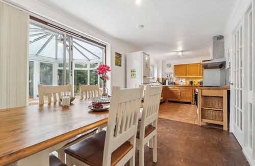 Waltham Cross Maison | Spacious Home - Sleeps 10 - Free Parking - Pets