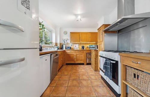 Waltham Cross Maison | Spacious Home - Sleeps 10 - Free Parking - Pets