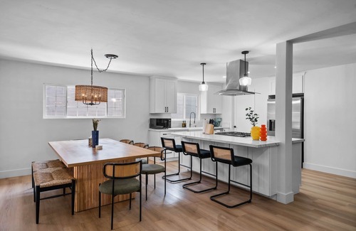 Oak Park Maison | Spacious Home w/Hot Tub & Games 11 Min from Downtown
