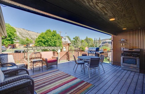 Ridgway Maison | Spacious Home with Deck 5 Mi to Ridgway State Park!