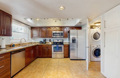 Casa Granada Townhouses Maison | Spacious home with enclosed yard, pool & grill - walk to downtown