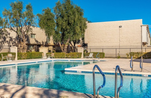 Casa Granada Townhouses Maison | Spacious home with enclosed yard, pool & grill - walk to downtown
