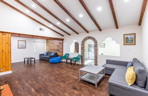 Northridge Maison | Spacious Home with Garden & Pool